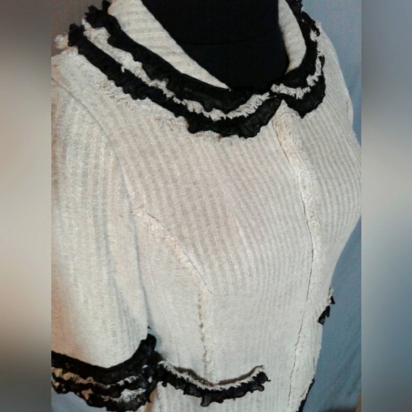 Chanel style jacket w black ruffle - Picture 3 of 4